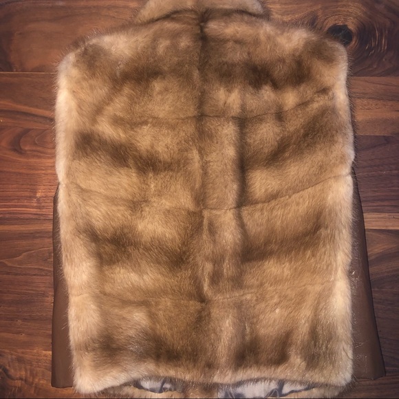 Real fur vest with leather sides pockets and clasp - Picture 2 of 9